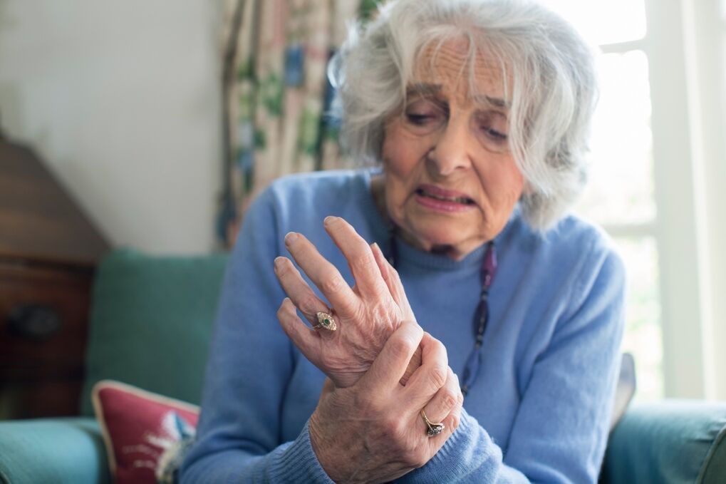 artroza articulațiilor mâinilor la o femeie în vârstă